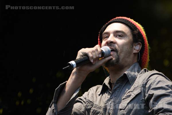 MICHAEL FRANTI AND SPEARHEAD - 2005-08-25 - SAINT CLOUD - Domaine National - Grande Scene - 